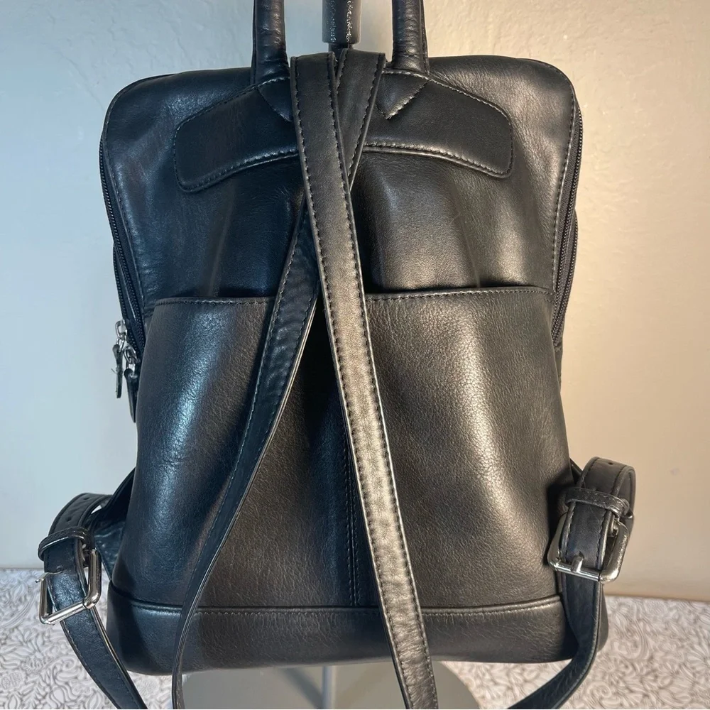 ili New York Black Leather Backpack Adjustable Strap Travel Work Bag Organizer